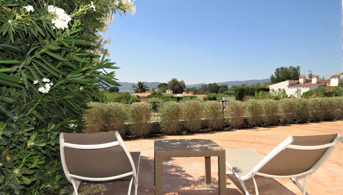 Terrasse Chambre Villa Bergeronnette Beauvallon Properties