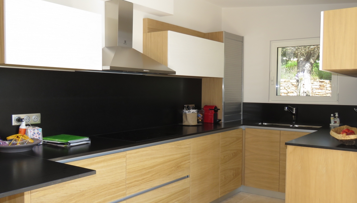 Cuisine Villa Bergeronnette Beauvallon Properties