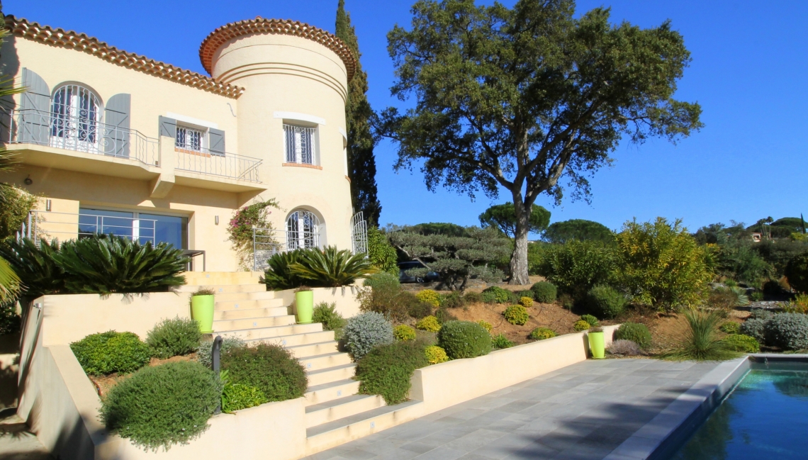 Façade Villa Bouvreuil Beauvallon Properties