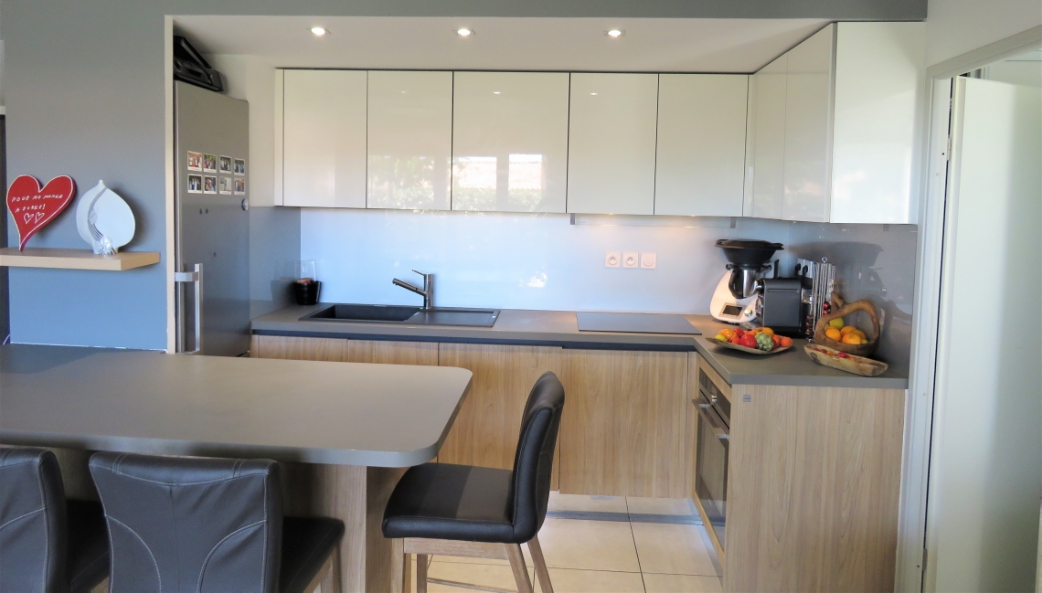 Cuisine Appartement Détente Beauvallon Properties