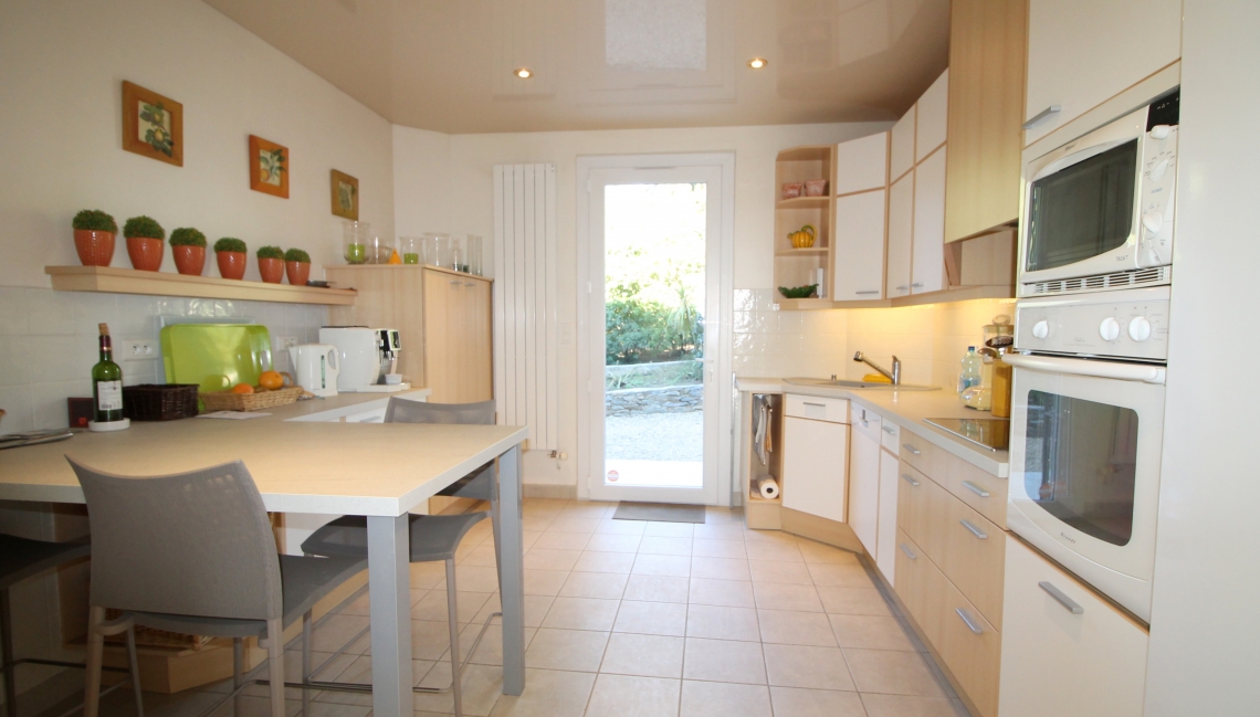 Cuisine Villa Bouvreuil Beauvallon Properties