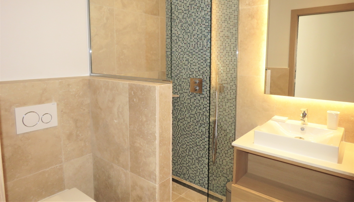 Salle de douche 1 Villa Bergeronnette Beauvallon Properties