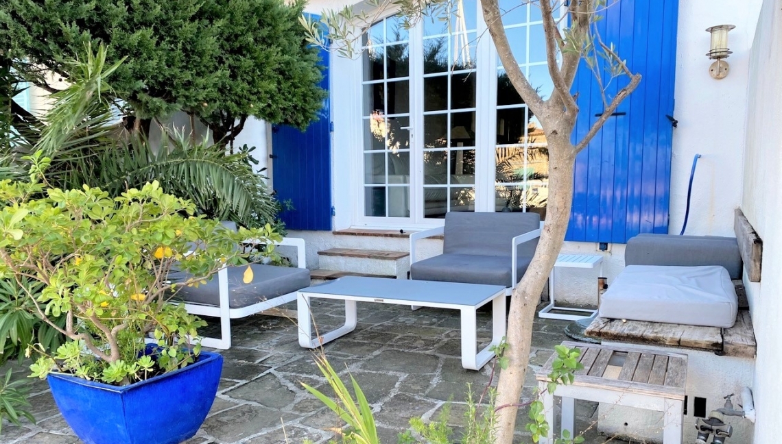 Terrasse Maison Bleue Beauvallon Properties